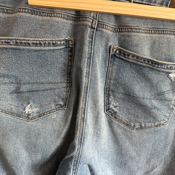 AE Ripped Relaxed Mom Jean - Picture 7 of 11